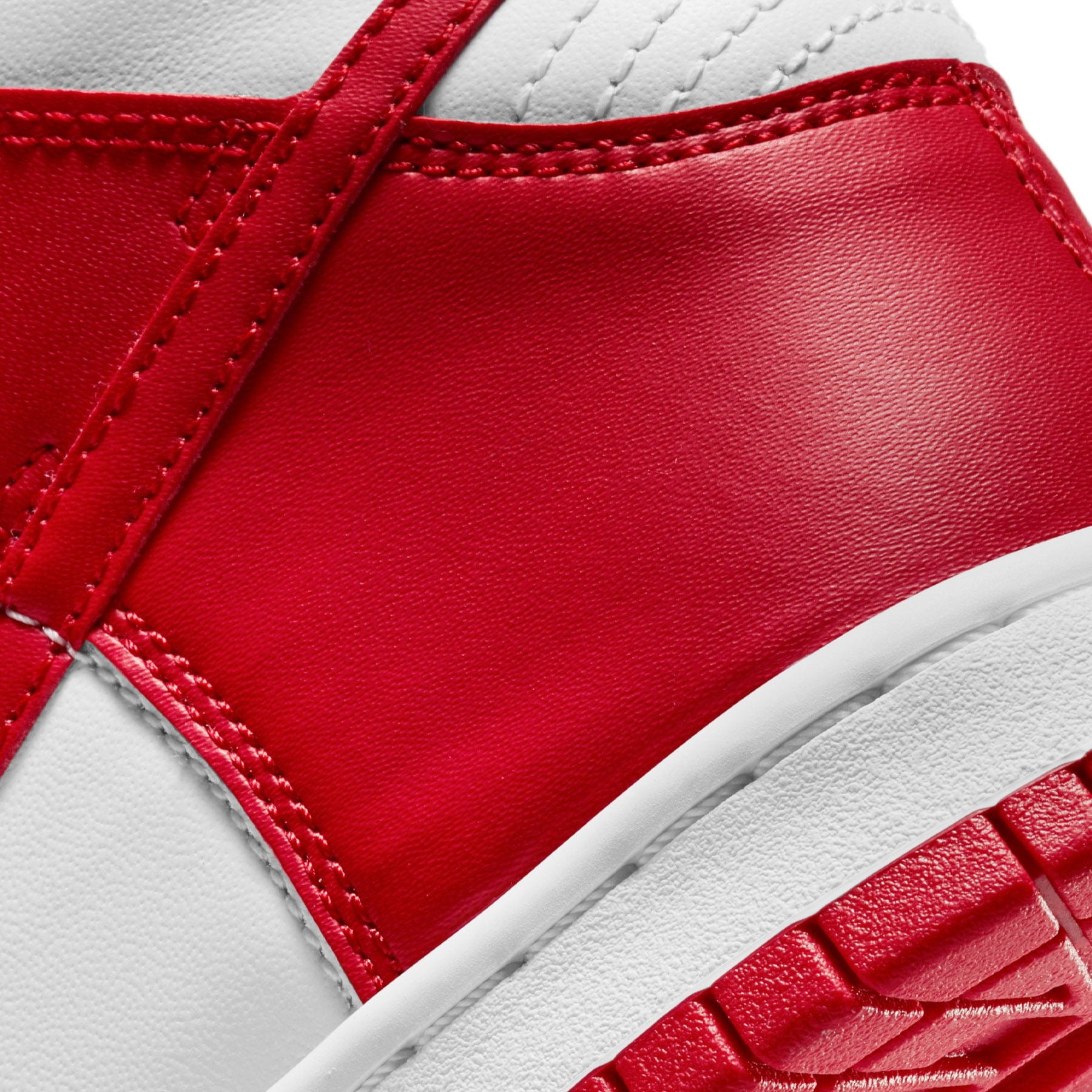 Nike Dunk High GS 'University Red'