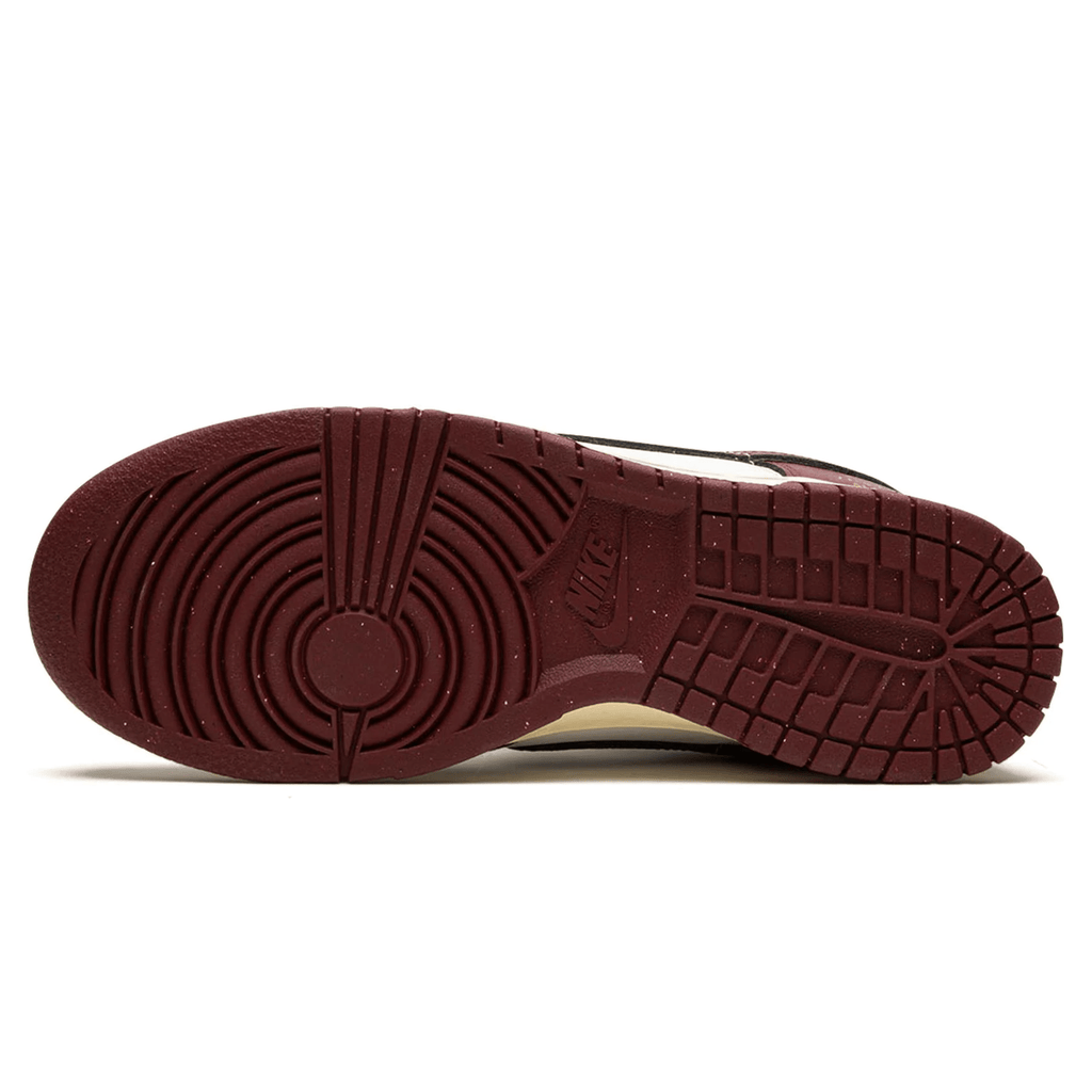 Nike Dunk Low SE Wmns 'Sisterhood - Team Red'