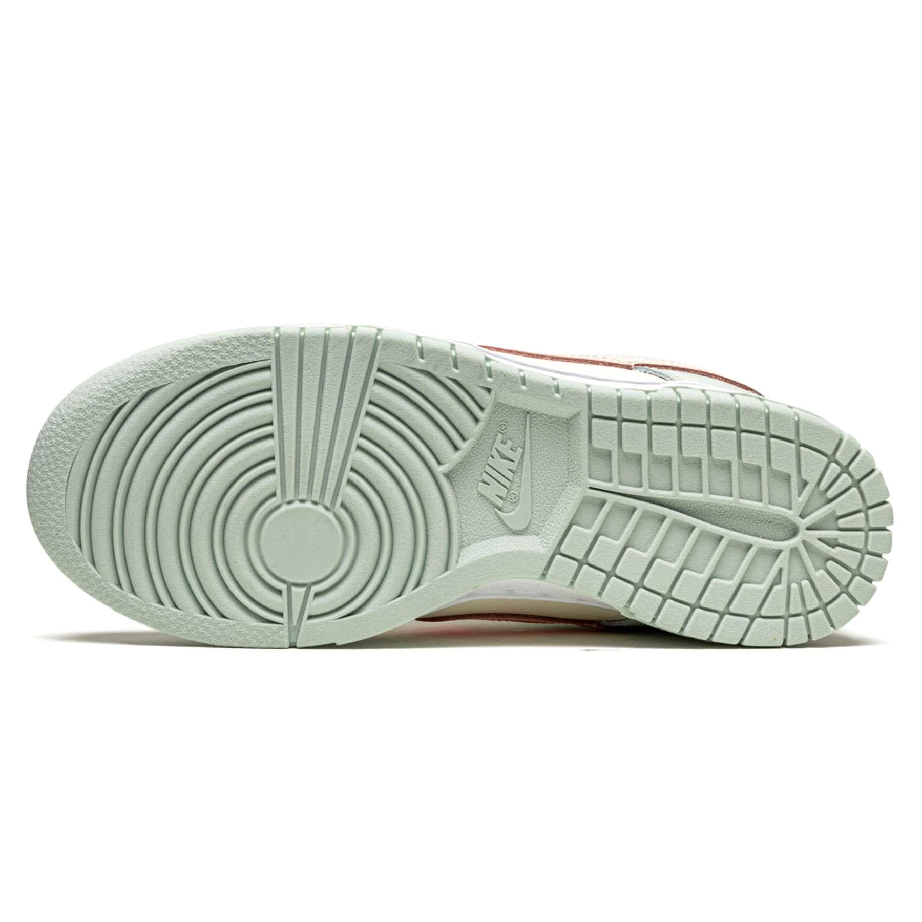 Nike Dunk Low Wmns 'Barely Green'