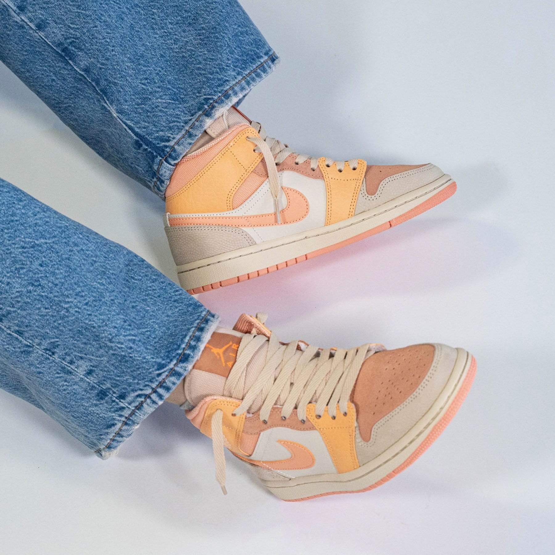 Air Jordan 1 Wmns Mid 'Apricot'