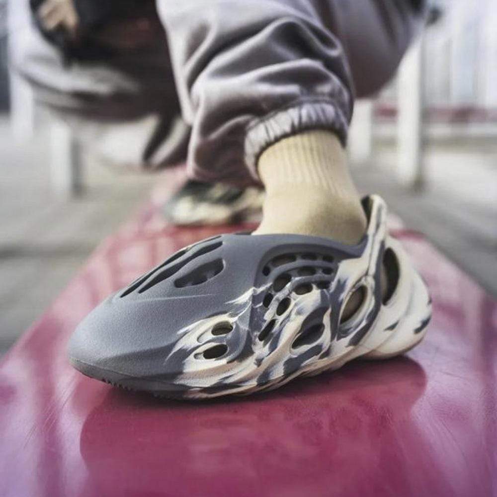 Yeezy Foam Runner 'MXT Moon Grey'